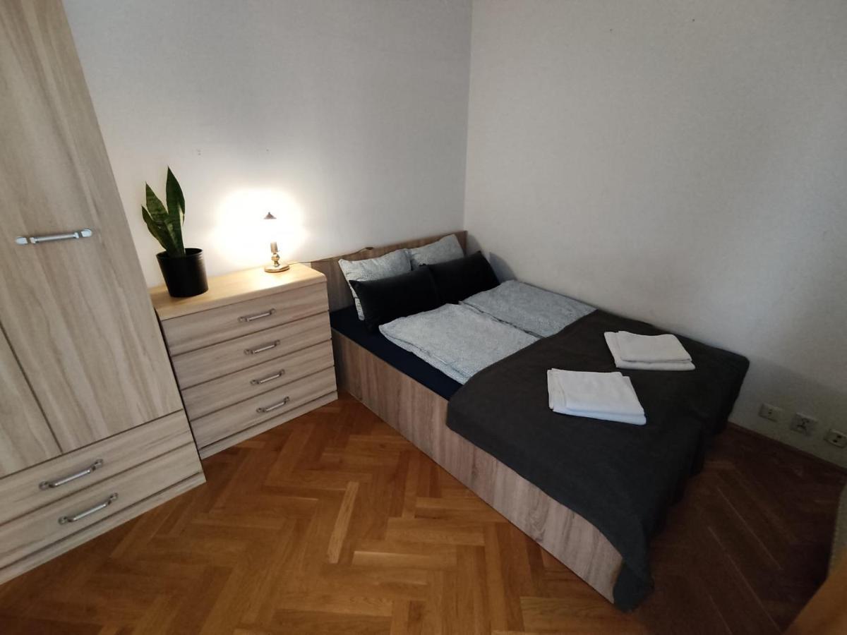 Classic Apartament Warsaw Kabaty Bagian luar foto